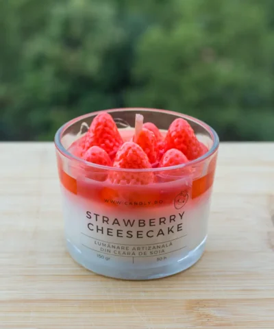lumanare Candly din ceara de soia si gel in forma de cheesecake cu capșuni