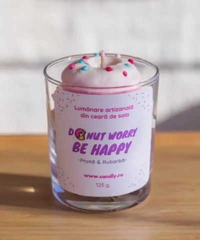 Lumanare Candly din ceara de soia realizata manual in forma de prajitura cu frisca si gogoasa